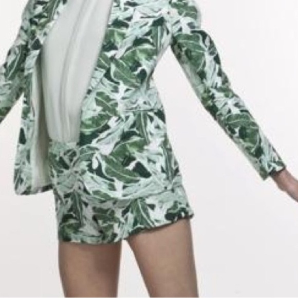 Stunning Joie linen tropical shorts and jacket set - Picture 2 of 8